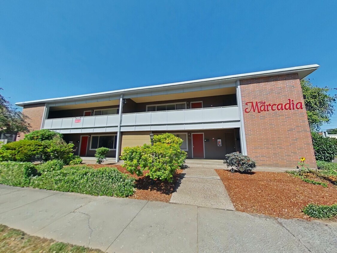 Primary Photo - 2 Bedroom Apartment ~ Close to Campus ~ Ca...