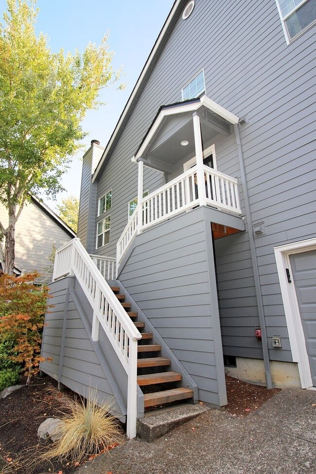 Building Photo - 9711 NW Miller Hill Dr