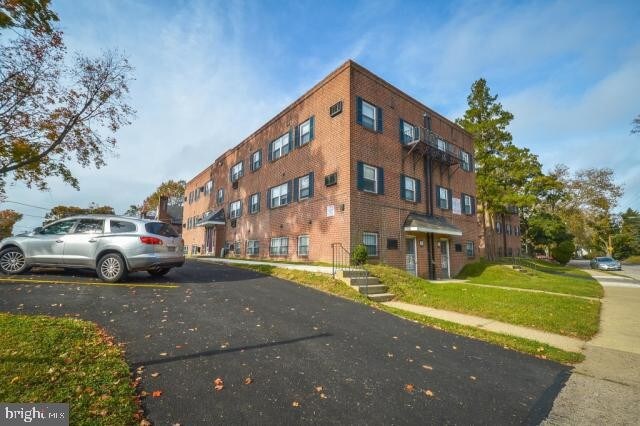 Foto principal - 7200-6 Crittenden St