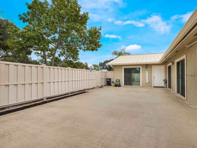 Building Photo - 5933 Golden Eagle Cir