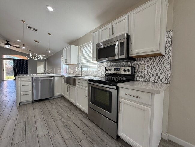 Foto del edificio - 3085 N 87th Pl