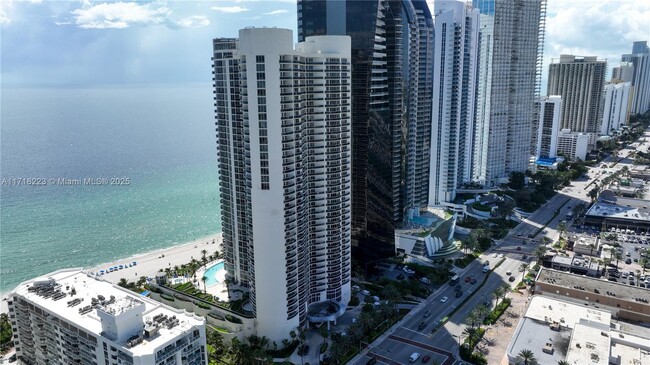 Foto del edificio - 17201 Collins Ave