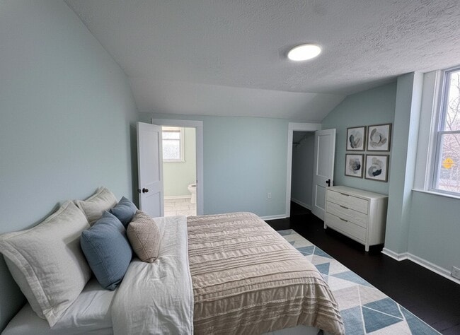 Building Photo - Comfort Meets Convenience: Beautiful 3-Bedroom Single-Family Home  Family-Friendly