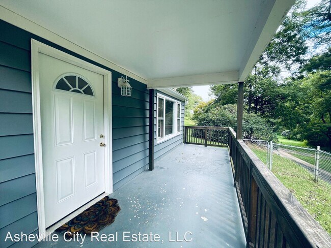 Foto del edificio - 2 br, 1 bath House - 44 Poplar Cove Rd.