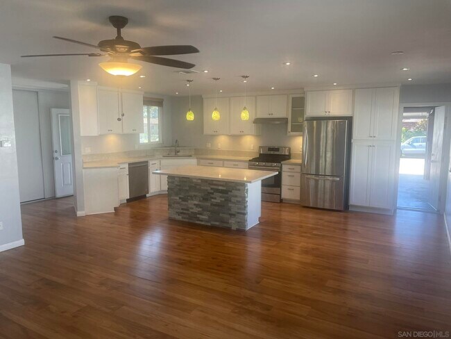 Building Photo - 4043 Mira Costa St