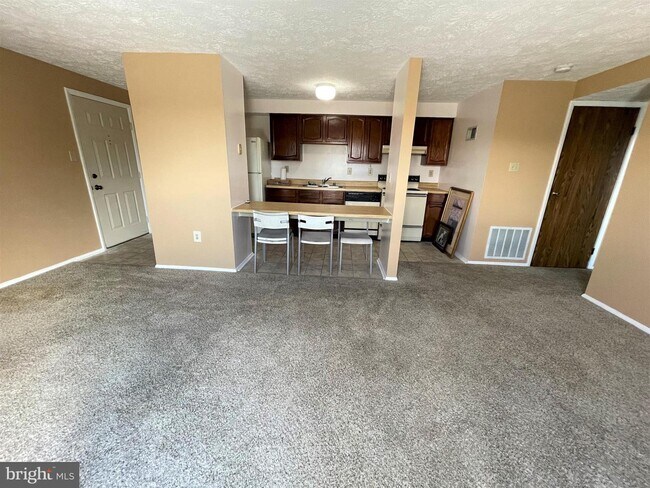 Building Photo - 830 Heather Ridge Dr