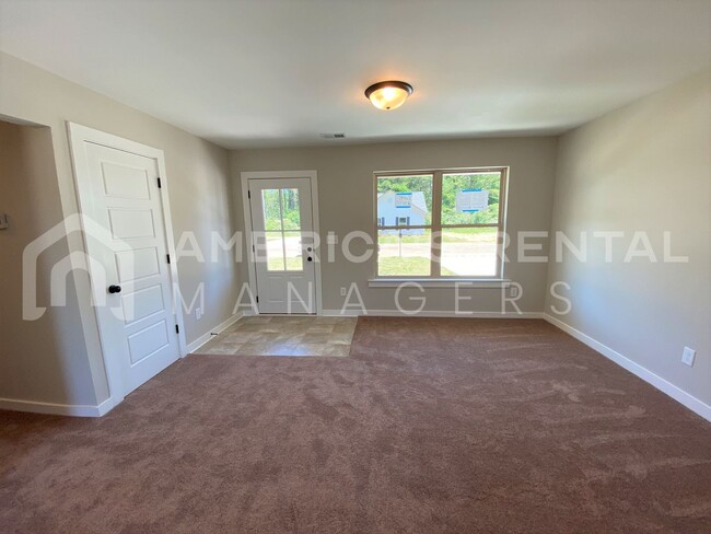 Foto del edificio - Beautiful Home for Rent in Talladega, AL!!...