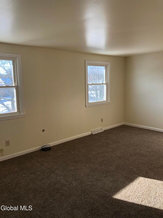 Foto del edificio - 34 Swayze Dr