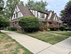 Building Photo - 1622 Crooks Rd