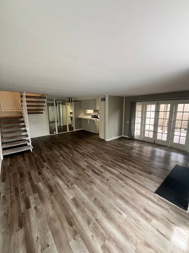 Foto del edificio - For Rent: 3 Bed, 2.5 Bath Townhome in University City