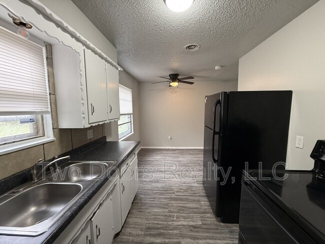 Building Photo - 605 SE 72nd St