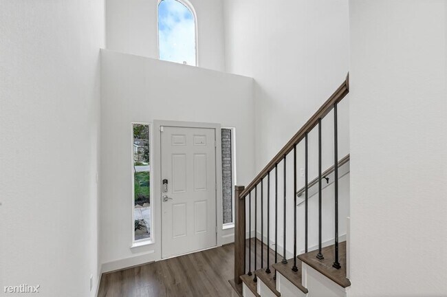 Building Photo - 3 br, 2.5 bath Duplex - 4610 Redbud Street A