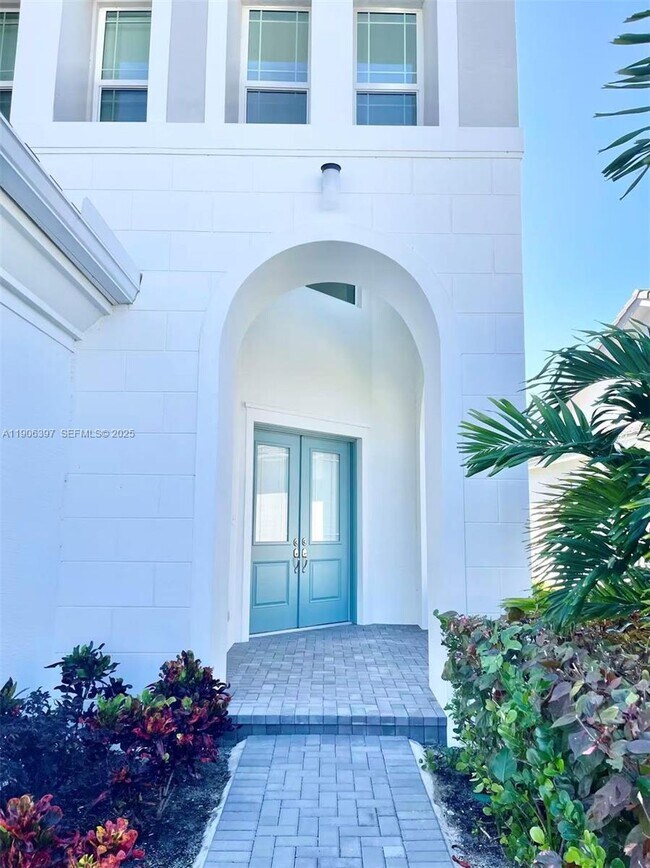 Building Photo - 14982 RedCove Pl