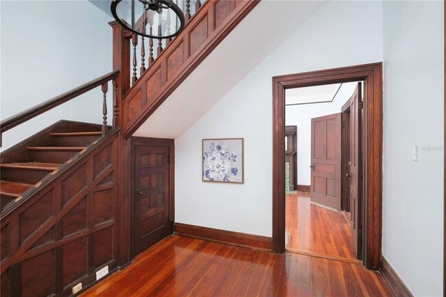 Foto del edificio - 735 E University Ave