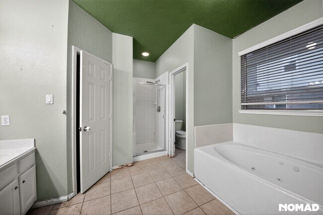 Foto del edificio - 1811 Quiet Hollow Dr