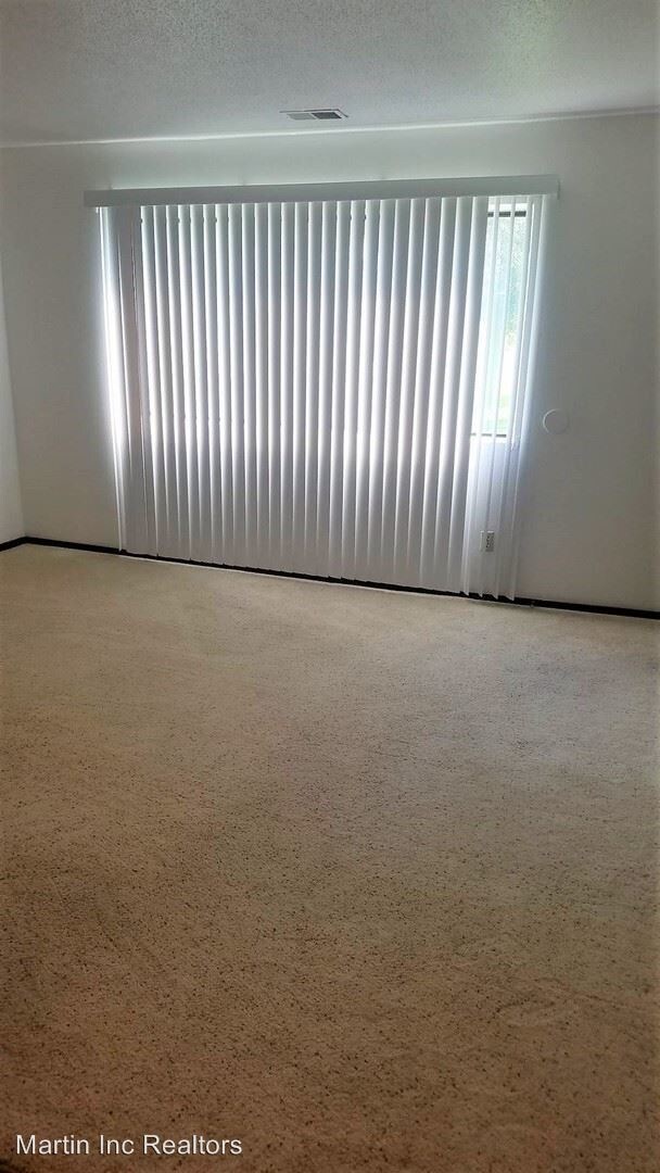 Foto del edificio - 1215 Meadow Ln