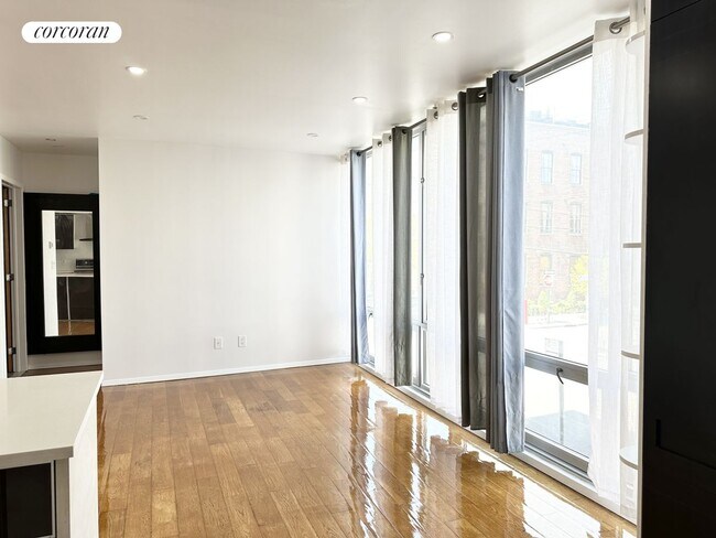 Foto del edificio - 240 N Henry St