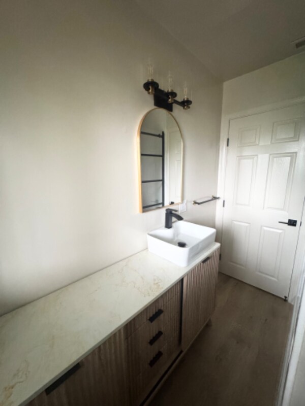 Foto del edificio - 708 Burke Ave