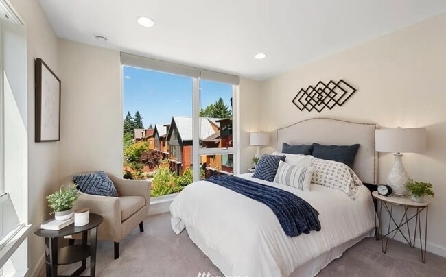 Building Photo - 4bd/3.5ba Seattle Condo