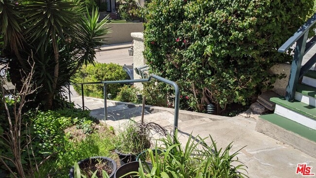 Building Photo - 850 Tularosa Dr