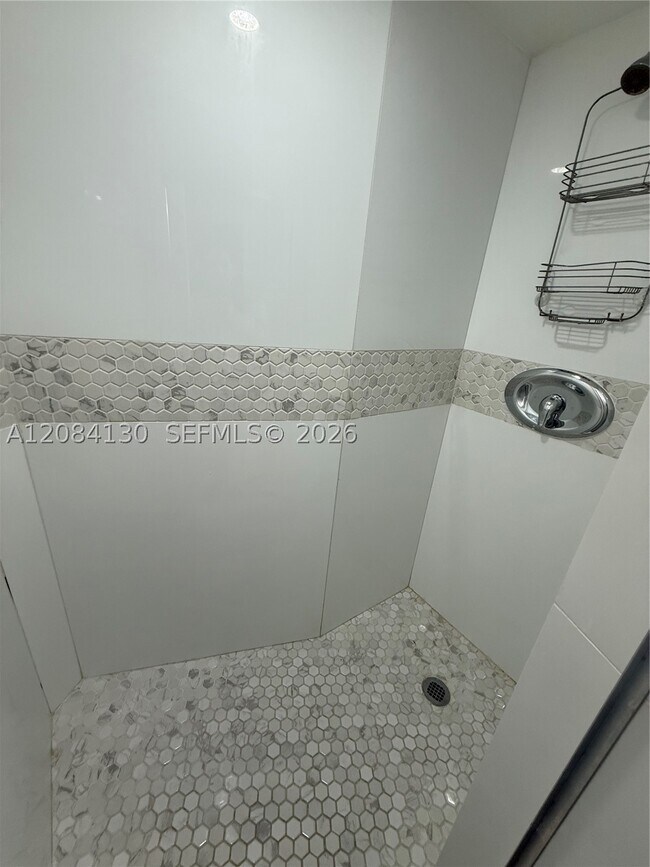 Building Photo - 1351 NE Miami Gardens Dr