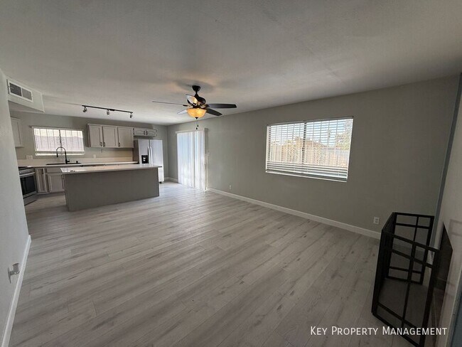Foto del edificio - 6489 Bugbee Ave