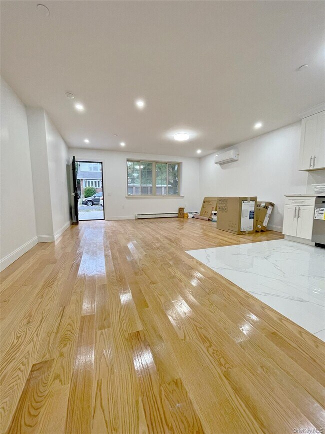 Foto del edificio - 36-29 169th St