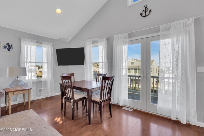 Foto del edificio - 3336 Teal Ln