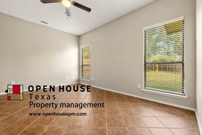 Building Photo - 831 Foxridge Dr, Arlington