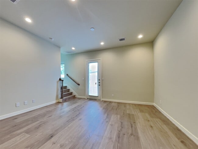 Foto del edificio - 2604 Mid Ln