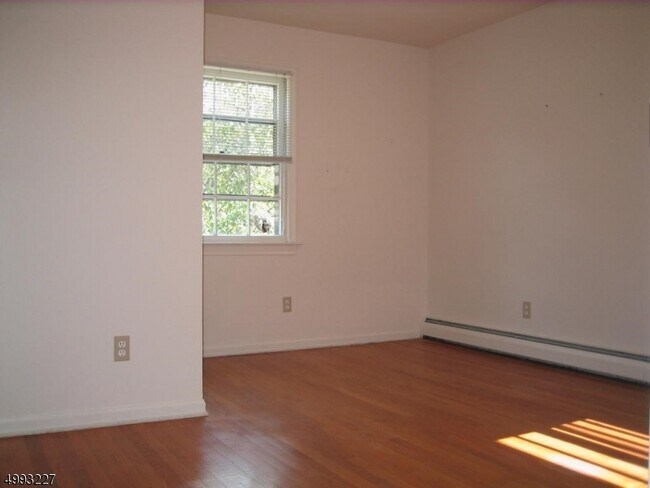 Building Photo - 706 Castleman Dr