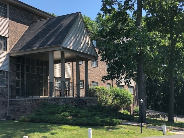 Building Photo - 1422 E Racine Ave