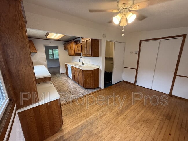 Building Photo - 5662 N 39th St