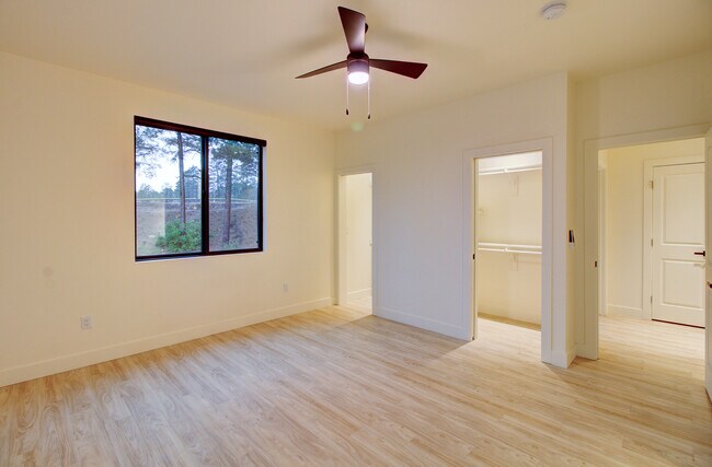 Foto del edificio - 1221 East Emma Drive