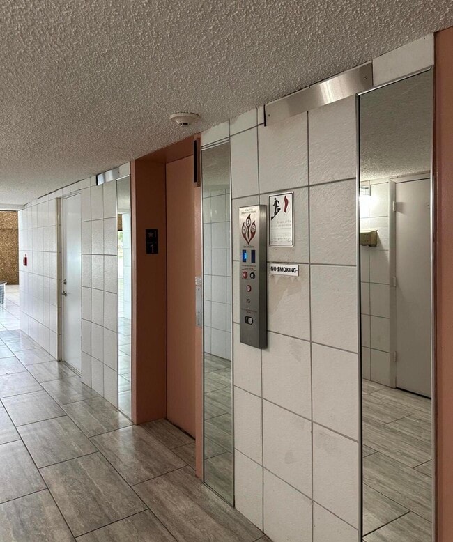 Foto del edificio - 9355 SW 8th St