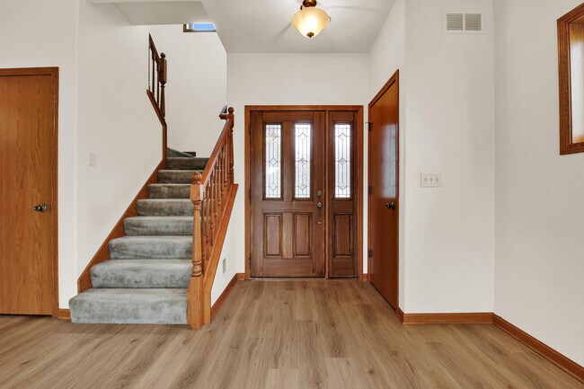 Foto del edificio - 407 Century Oak Dr