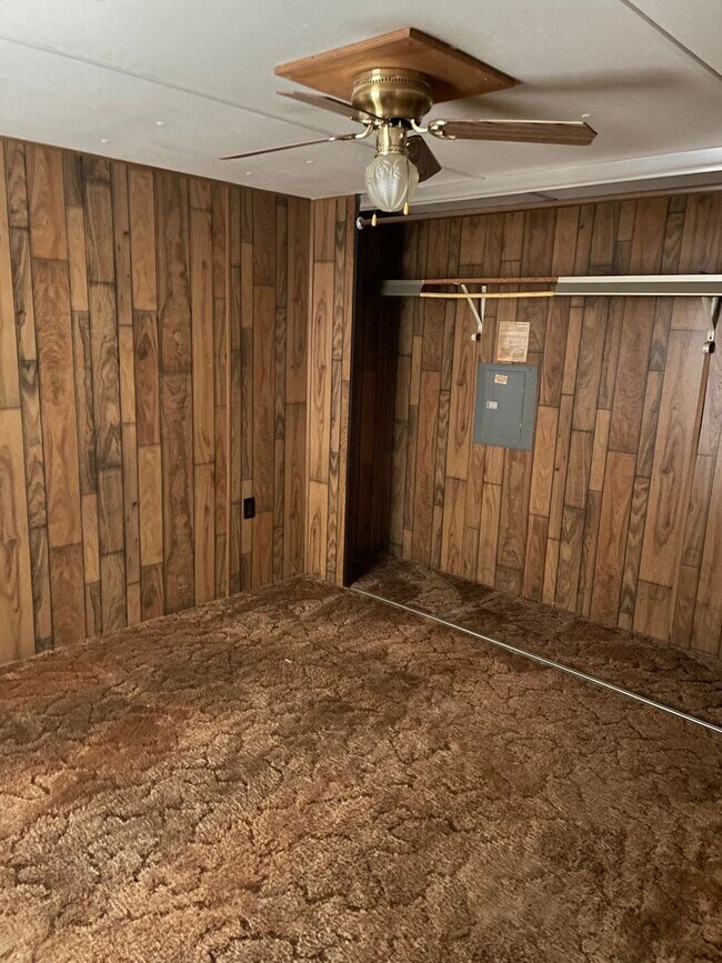 Foto del edificio - 2 bed 1 bath trailer house