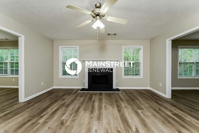 Foto del edificio - 5 Bedroom Pet-Friendly Home in HAMPTON, GA with Main Street Renewal