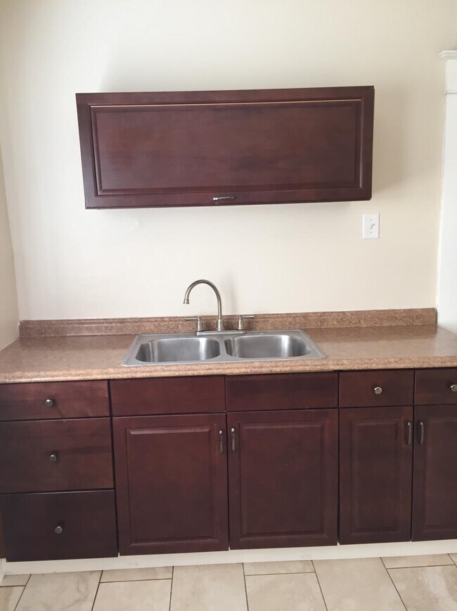 Kitchen - 38 Tampa Dr