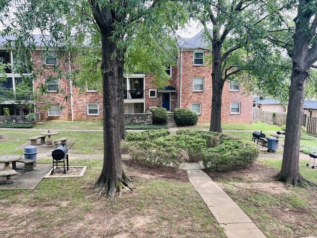 Foto del edificio - 5025 Hillsboro Pike