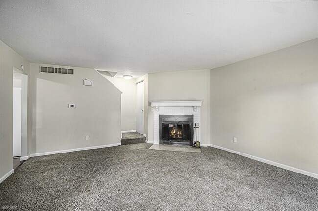Building Photo - 3 br, 1.5 bath Condo - 3385 Scots Pine Way
