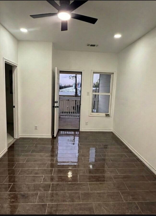 Foto del edificio - 5519 Osprey Dr