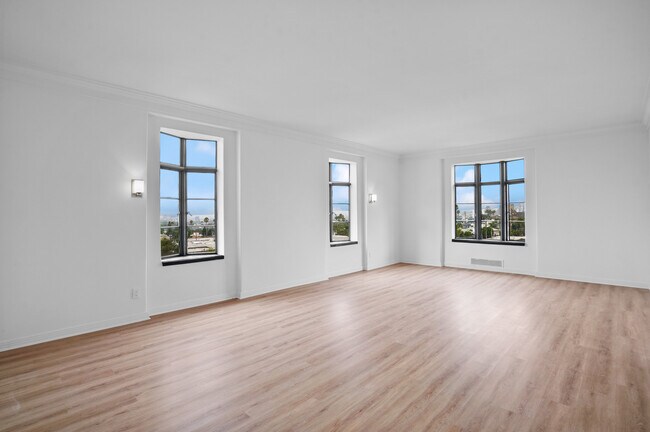 Building Photo - 1314 Hayworth Ave