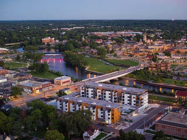 Building Photo - River Rock Apartments