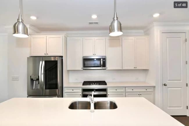 Building Photo - 6574 Beacon Dr