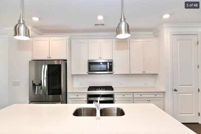 Foto del edificio - 6574 Beacon Dr