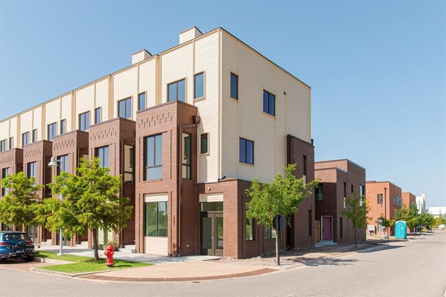 Building Photo - 1701 Wheeler St
