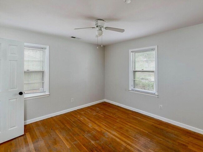 Building Photo - 4 Bed 2 Bath House in Lawton Bluff - James...