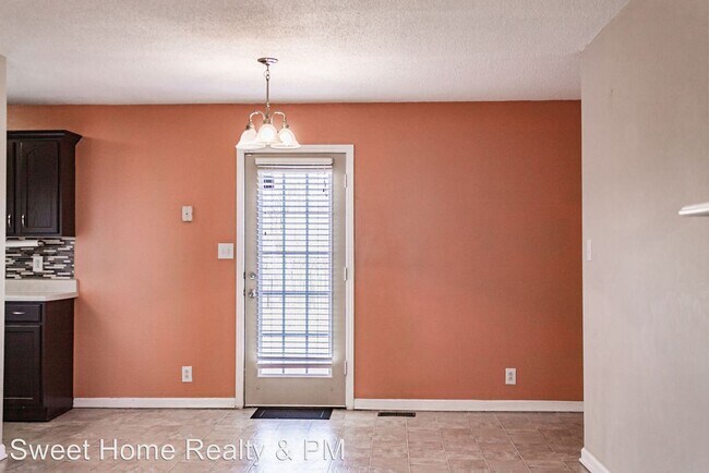 Foto del edificio - 1640 Cedar Springs Cir