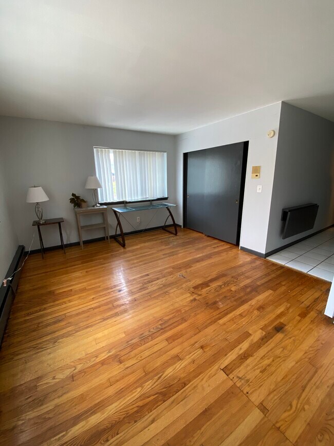 Foto del edificio - 1733 N Cambridge Ave